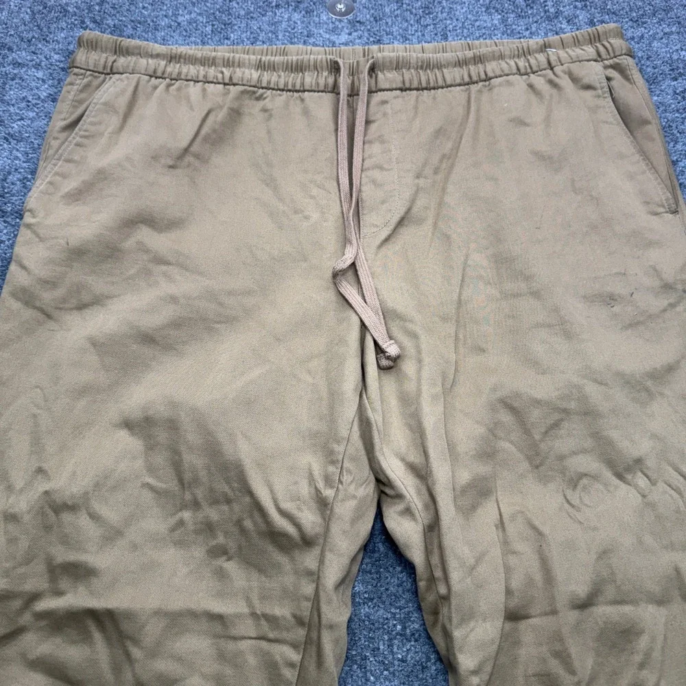 Banana Republic brand banana